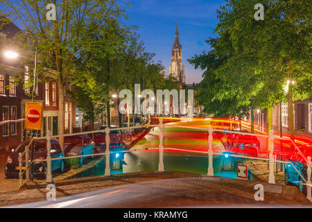 Kanal und Nieuwe Kerk Kirche, Delft, Niederlande Stockfoto