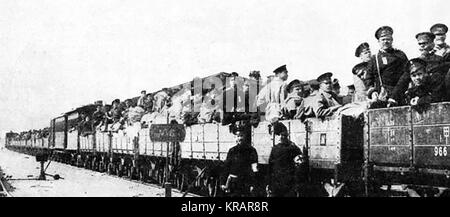 Weltkrieg ein Foto - WWI russische Soldaten einen Zug nehmen an der Vorderseite Stockfoto