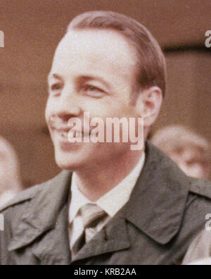 Im Februar '70 Von Braun, Wernher - DR. Benannt wurde der stellvertretende NASA ASSOCIATE ADMIN FÜR DIE PLANUNG BEI DER NASA Hauptquartier in Washington. Vor seiner Abreise HUNTSVILLIANS UND ZUSTAND UND LOKALE WÜRDENTRÄGER SEINE DIENSTJAHRE geehrt, der Armee und der NASA. Ein TEIL DER VERANSTALTUNGEN inklusive Enthüllung einer Gedenktafel IN SEINER EHRE. Hier MIT VON BRAUN UND SEINE FAMILIE SIND IN DEN USA SENATOR SPARKMAN, JOHN UND ALABAMA GOUVERNEUR BRAUER, Albert. Gouverneur Albert Brewer 1970 Stockfoto