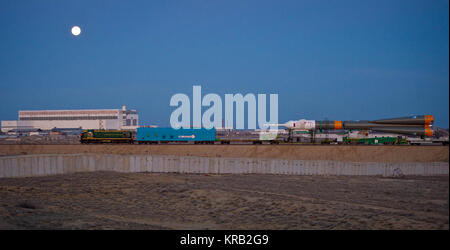 Die Sojus TMA-22 Raumschiff ist mit dem Zug auf dem Weg zur Startrampe auf dem Kosmodrom Baikonur, Kasachstan, Freitag, November 11, 2011 gerollt. Die Einführung der Sojus-kapsel mit der Expedition 29 Sojus Kommandant Anton Shkaplerov Russlands, NASA-Flugingenieur Dan Burbank und der Bordingenieur Anatoly Ivanishin ist für den 10. geplant: 14:00 Uhr lokaler Zeit am Montag, November 14, 2011. Foto (NASA/Carla Cioffi) Sojus TMA-22 Einführung 2 Stockfoto