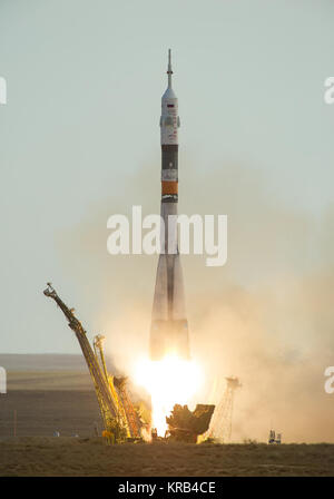 Die Sojus TMA-05 M Raketenstarts vom Kosmodrom Baikonur in Kasachstan am Sonntag, Juli 15, 2012 die Expedition 32 Sojus Kommandant Juri Malentschenko, NASA-Flugingenieur Sunita Williams und JAXA (Japan Aerospace Exploration Agency) Flight Engineer Akihiko Hoshide zur Internationalen Raumstation. Photo Credit: (NASA/Carla Cioffi) Sojus TMA-05 M-Rakete von Baikonur gestartet 1. Stockfoto
