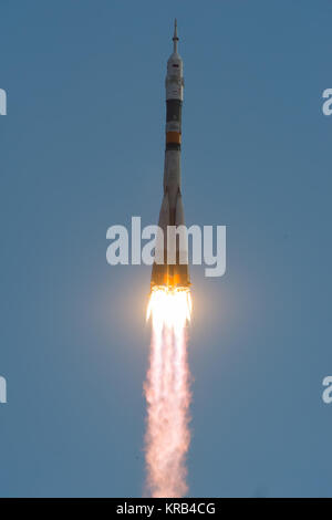 Die Sojus TMA-05 M Raketenstarts vom Kosmodrom Baikonur in Kasachstan am Sonntag, Juli 15, 2012 die Expedition 32 Sojus Kommandant Juri Malentschenko, NASA-Flugingenieur Sunita Williams und JAXA (Japan Aerospace Exploration Agency) Flight Engineer Akihiko Hoshide zur Internationalen Raumstation. Photo Credit: (NASA/Carla Cioffi) Sojus TMA-05 M-Rakete von Baikonur gestartet 2. Stockfoto