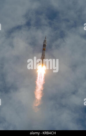 Die Sojus TMA-05 M Raketenstarts vom Kosmodrom Baikonur in Kasachstan am Sonntag, Juli 15, 2012 die Expedition 32 Sojus Kommandant Juri Malentschenko, NASA-Flugingenieur Sunita Williams und JAXA (Japan Aerospace Exploration Agency) Flight Engineer Akihiko Hoshide zur Internationalen Raumstation. Photo Credit: (NASA/Carla Cioffi) Sojus TMA-05 M-Rakete von Baikonur gestartet 3. Stockfoto
