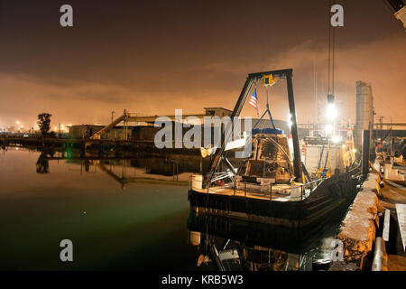 SpaceX Dragon's capsule ist kurz nach der Ankunft in einem Hafen in der Nähe von Los Angeles gesehen, Calif am Dienstag, Oktober 30, 2012. Dragon hatte gerade seine erste kommerzielle resupply Mission zur Internationalen Raumstation abgeschlossen und zurück 1.673 Pfund von Wissenschaft und liefert zurück zur Erde. Photo Credit: NASA SpX-1 Dragon an Anschluss 2 Stockfoto