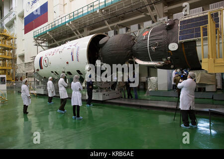 In der Integration Anlage auf dem Kosmodrom Baikonur in Kasachstan, die Sojus TMA-07 M Sonde ist in der Oberstufe der Sojus booster Dez. 12, 2012 gekapselt als Vorbereitungen für den Start der Expedition 34/35 Crew weiter. Das Fahrzeug wird zur Startrampe in Baikonur Dez. 17 im Voraus der Dez. 19 Start der NASA-Flugingenieur Tom Marshburn, Sojus Commander Roman Romanenko und Flugingenieur Chris Hadfield der Kanadischen Raumfahrtagentur für ein 5-Monat Mission auf der Internationalen Raumstation gerollt werden. Photo Credit: NASA/Victor Zelentsov Sojus TMA-07 M Sonde inte Stockfoto