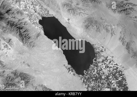 Der Salton Sea in Südkalifornien und den nahegelegenen bewässerten Feldern zeichnen sich in diesem Bild, Marth 24 2013 Stockfoto