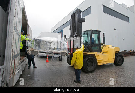Die NASA hat jetzt die Hälfte aller Webb Teleskop Primary Flight Spiegel (8725183007) Stockfoto
