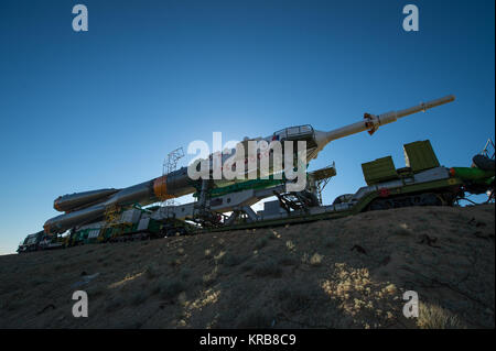 Die Sojus TMA-09 M Sonde wird durch Zug zum Kosmodrom Baikonur Startrampe gerollt, Sonntag, 26. Mai 2013, in Kasachstan. Der Start der Sojus zur Internationalen Raumstation (ISS) mit Expedition 36/37 Sojus Commander Fyodor Yurchikhin der russischen Föderalen Raumfahrtagentur (Roskosmos), Flug Ingenieure; Luca Parmitano der Europäischen Weltraumorganisation und Karen Nyberg der NASA, ist für Mittwoch, den 29. Mai geplant, kasachischen Zeit. Yurchikhin, Nyberg, und Parmitano, wird an Bord der Station bleiben bis Mitte November. Photo Credit: (NASA/Bill Ingalls) Sojus TMA-09 M Sonde roll out von Stockfoto