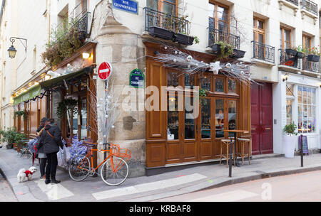 Die traditionellen französischen Café Au Bougnat für Weihnachten, Paris, Frankreich eingerichtet. Stockfoto