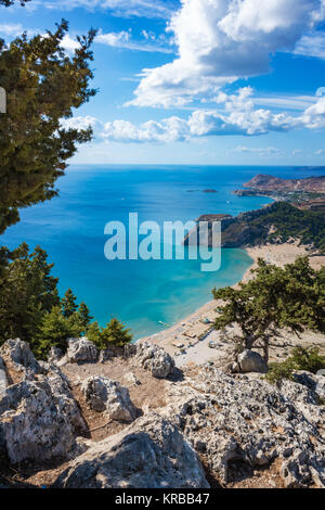 Tsambika Strand mit goldenem Sand - Ansicht von Tsambika Kloster (Rhodos, Griechenland) Stockfoto