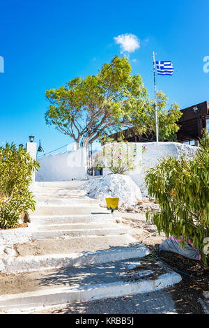 Weiß lackierte Treppe zu Tsambika Kloster (Rhodos, Griechenland) Stockfoto