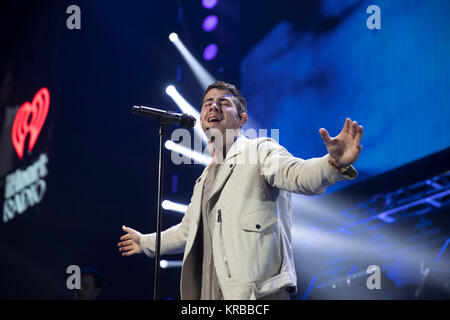 Nick Jonas führt auf dem Jingle Ball 2017 in San Jose, CA, 30. November 2017 Stockfoto