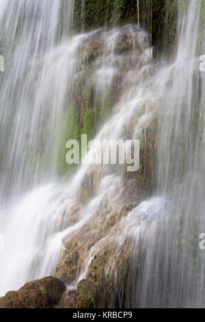 Detian Wasserfall in China, auch als Ban Gioc in Vietnam bekannt ist die vierte größte transnationale Wasserfälle der Welt. Im Karst Hügel von D Stockfoto