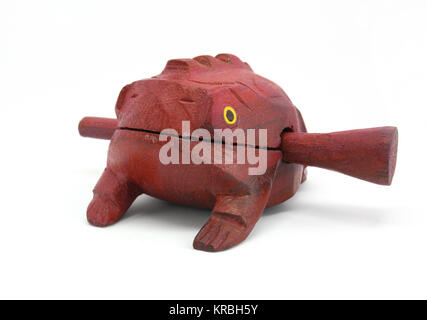 Spielzeug Holz quaken Red Frog mit Stick isoliert auf weißem Stockfoto
