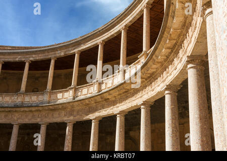 Teil des kreisförmigen Innenhof der Palacio de Carlos V (Charles V Palast) in der Alhambra, Granada, Andalusien, Spanien Stockfoto