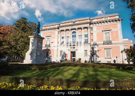 Madrid, Spanien - 21. Dezember 2015: Einer der Eingänge von Prado National Art Museum. Stockfoto