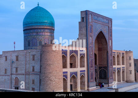 Eine erhöhte Ansicht der Mir-i-arabischen Madrassa, Buchara, Usbekistan Stockfoto