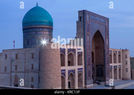 Eine erhöhte Ansicht der Mir-i-arabischen Madrassa, Buchara, Usbekistan Stockfoto