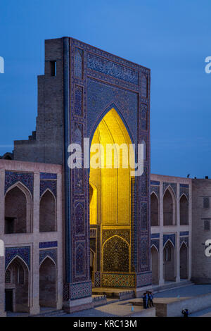 Der Eingang der Mir-i-arabischen Madrassa, Buchara, Usbekistan Stockfoto