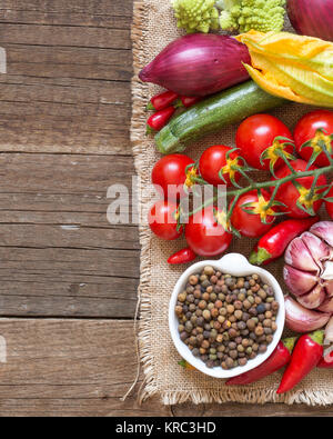 Raw organic roveja Bohnen und Gemüse Stockfoto