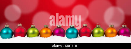 Weihnachten bunte Weihnachtskugeln Banner rot rote Deko Textfreiraum Space Copyspace Kopieren Stockfoto