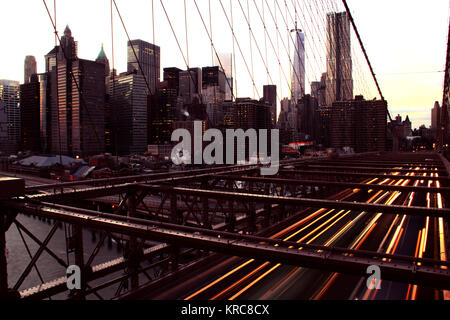 Normaler Tag auf der Brooklyn Bridge Stockfoto