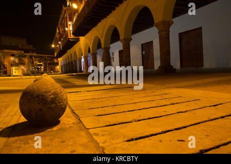 Cartagena Platz mit Arkaden in der Nacht Stockfoto