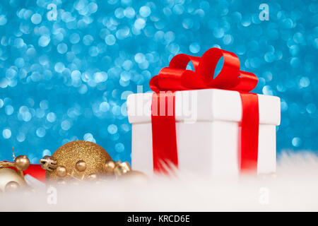 Weihnachten Geschenk Boxen in glänzende blaue Nacht Stockfoto