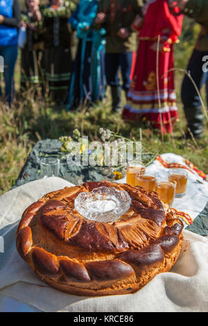 Russisches Brot mit Salz Stockfoto