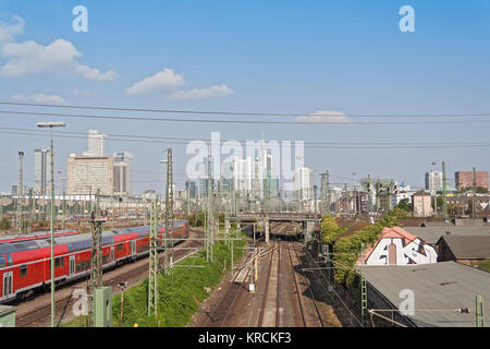Eisenbahnschienen vor dem Hauptbahnhof Frankfurt Deutschland Stockfoto