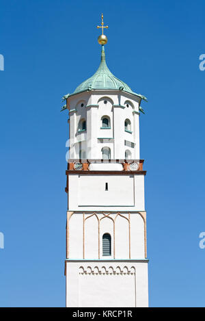 Kirchturm der St. Moritz Kirche in Augsburg (Bayern, Deutschland) im Sommer Stockfoto