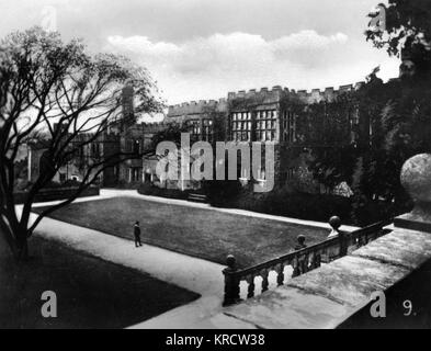 Blick auf Haddon Hall, Derbyshire Stockfoto