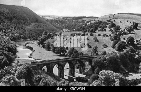 Blick auf Monsal Dale und River Wye, Derbyshire Stockfoto