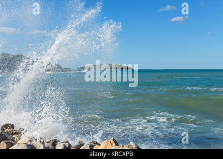 Wasser spritzt in Istrien, Kroatien Stockfoto