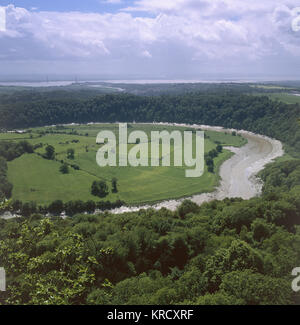 Der Fluss Wye, Gwent, Wales, mit Blick nach Osten in Richtung Chepstow und die Severn-Mündung, vom Wynd Cliff. Stockfoto