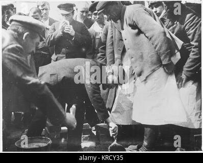 LENIN LEGT STEIN Stockfoto