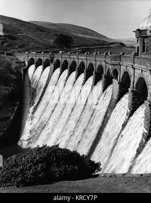 Die dramatischen Gewässer des Graig Goch Dam, einer der Elan Valley Dämme in Wales, eröffnet von König Edward VII im Jahr 1904. Stockfoto