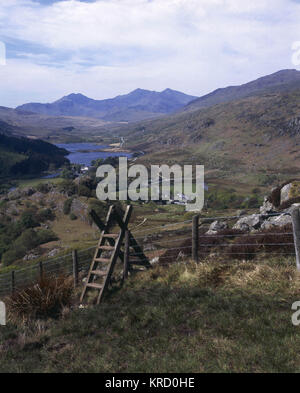 Blick in Richtung Snowdon von oberhalb von Capel Curig, Gwynedd, Wales Stockfoto