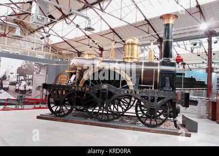 Eine Ausstellung rund um Isambard Kingdom Brunel im Swindon Steam Railway Museum. Der Nordstern war eine frühe Lokomotive. Stockfoto