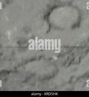 Der Komet Tempel 1 von einem NASA-Sonde vor der Waschmaschine fotografiert sind mittelgroße Sonde kollidierte in den Kometen die halbe Größe von Manhattan in diesem Bild aus dem Fernsehen Aufnahmen Juli 3, 2005. Die spektakuläre Kollision, 83 Millionen Meilen (134 Millionen km) von der Erde entfernt, bedeckte eine riskante Reise die Bausteine des Lebens auf der Erde zu entdecken. Kein Verkauf KEINE ARCHIVE REUTERS/NASA/über Reuters TV Deep Impact Schlagkörper 3 Stockfoto