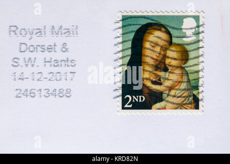 Weihnachtsmarke 2. Klasse mit Madonna und Kind auf Umschlag - Briefmarke 2. Klasse Stockfoto