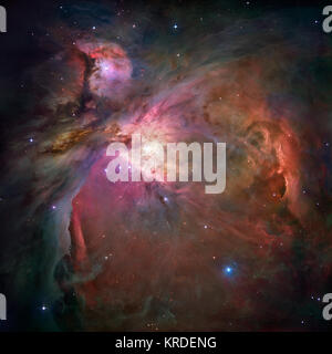 Dieses dramatische Bild bietet einen Blick in eine Höhle von Roiling Staub und Gas, wo Tausende von Sternen bilden. Das Bild, das von der Advanced Kamera für Umfragen (ACS) an Bord des NASA/ESA Hubble Space Telescope, stellt den stärksten, jemals in dieser Region, die Orion Nebula genannt. Mehr als 3.000 Sterne in verschiedenen Größen werden in diesem Bild. Einige von Ihnen haben noch nie im sichtbaren Licht gesehen worden. Diese Sterne befinden sich in einem dramatischen Staub-und-gas Landschaft der Hochebenen, Berge und Täler, die an den Grand Canyon sind. Der Orionnebel ist ein Bilderbuch der Sternentstehung, von der Stockfoto