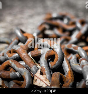 Stapel der alten verrosteten Ketten Stockfoto
