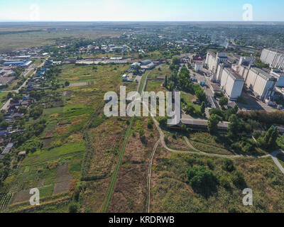 Blick von oben auf das kleine Dorf Stockfoto