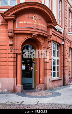 Frankfurt am Main, Deutschland. Haagen-Dazs Eiscreme shop in alten historischen Adelshof bauen auf liebfrauenberg Square Stockfoto