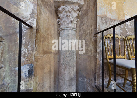 Santa Sabina (Rom) - eine römische Spalte, vor Santa Sabina (vermutlich aus dem Tempel der Juno errichtet auf dem Aventin) Stockfoto