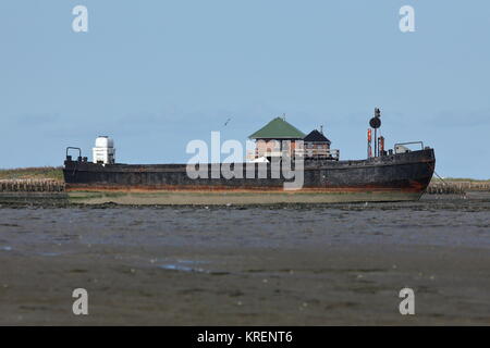 Ein Schiff in der Nordsee auf einer Sandbank Stockfoto