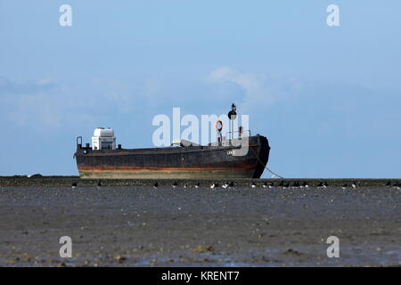 Ein Schiff in der Nordsee auf einer Sandbank Stockfoto