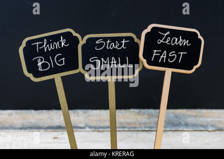 Geschäft Anzeige Think Big, Start Small, lernen schnell Stockfoto