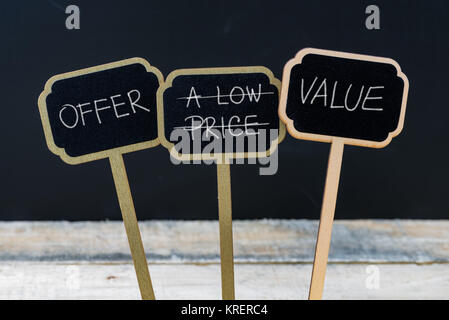 Business Nachricht bieten WERT ANSTELLE VON NIEDRIGEN PREIS Stockfoto
